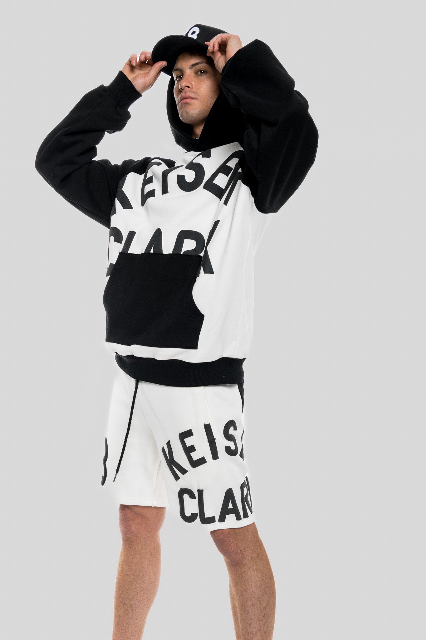 8 BALL SWEATSHORT