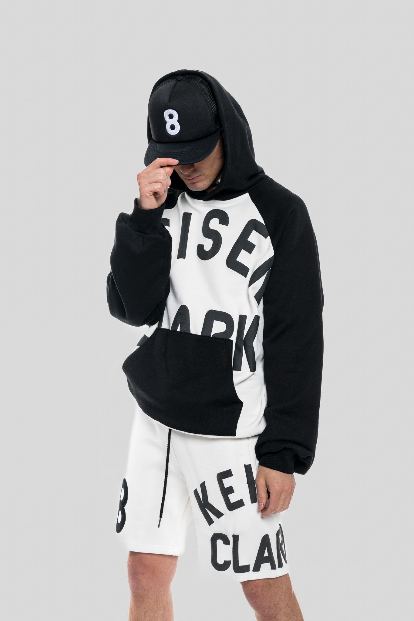 8 BALL SWEATSHORT